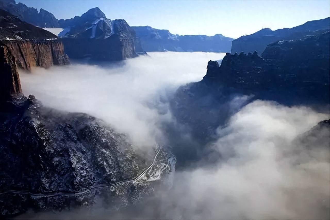 巍峨太行山景色