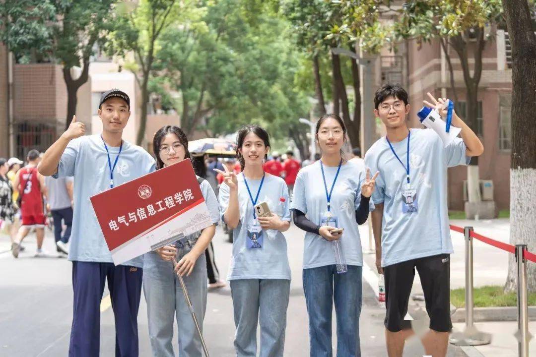 长沙高校创意"宠"新!_新生_校园_文化衫