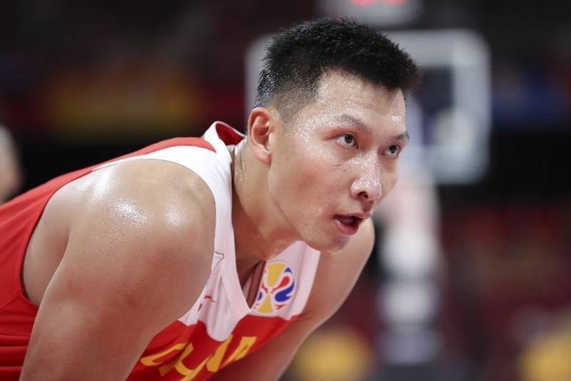 易建联生涯回顾:cba历史篮板王,nba单场曾得31分_常规赛_新华社