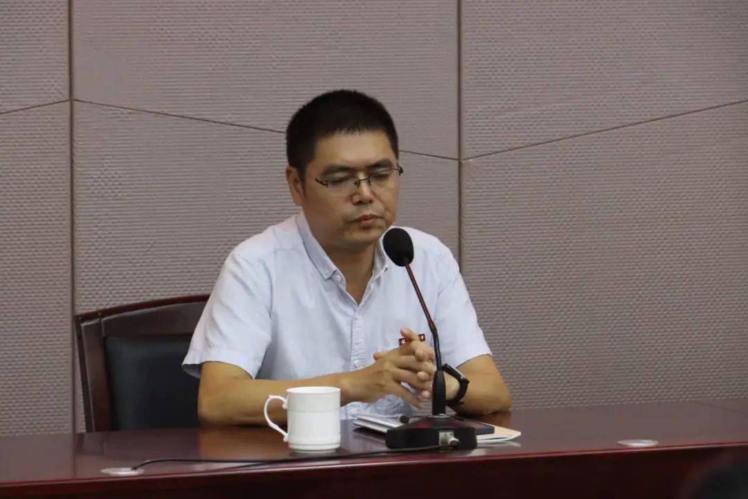 初中部郑副校长强调总务后勤人员要进一步增强"五个意识",即服务意识