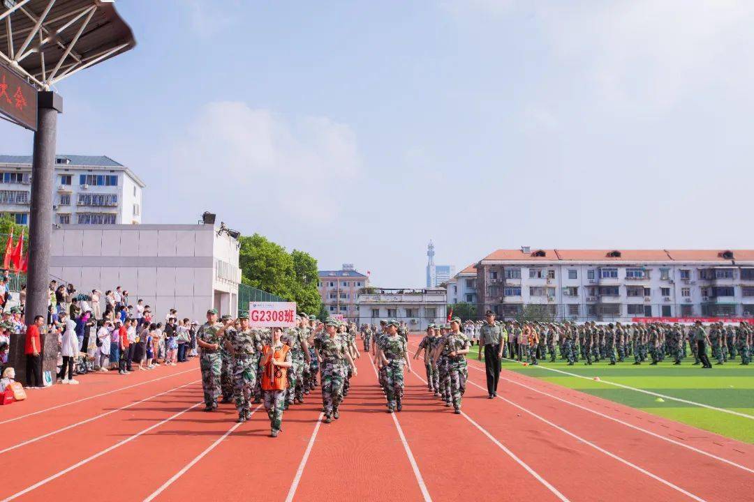 湖南师大附中2023级新生"军训实践课程"总结大会_生活_救护_动作