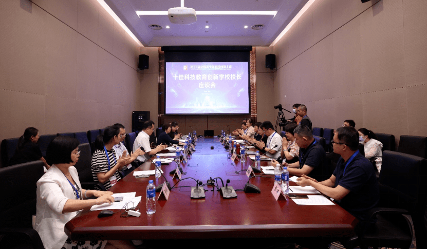 教育发展 —— "十佳科技教育创新学校"座谈活动在武汉召开_青少年
