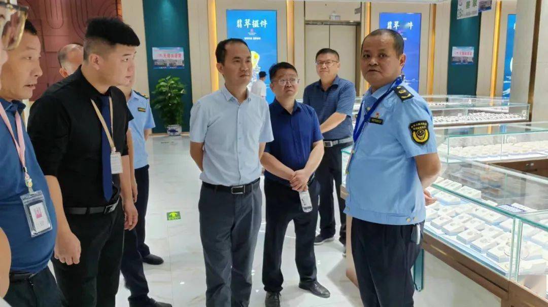 谷海洪一行首先来到阳和土家族乡翠玺世界,昌隆玉源两个旅游购物点