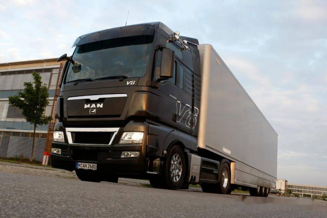 680马力最强猛狮 德国曼恩old-timer仓库外小拍tgx18.680牵引车