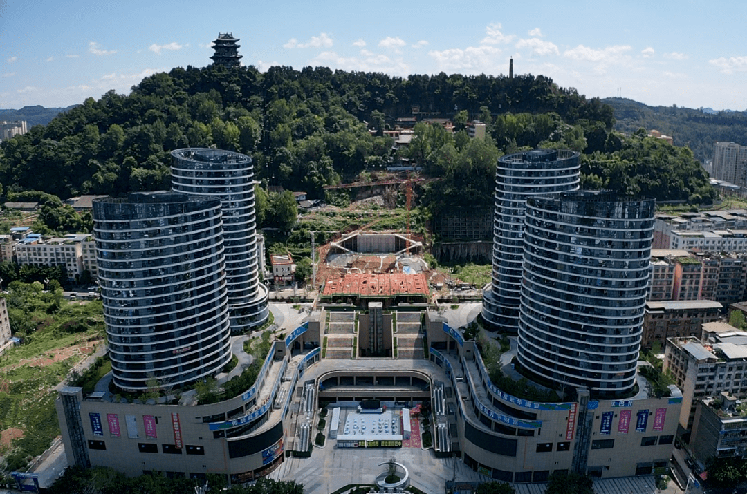 项目建设现场巴中市城市中轴景观线南龛坡区域项目用地地处巴州区
