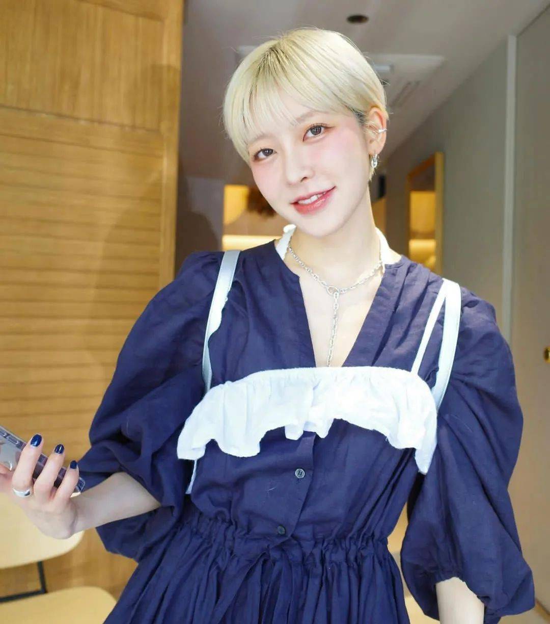 小脸小短发人见人爱