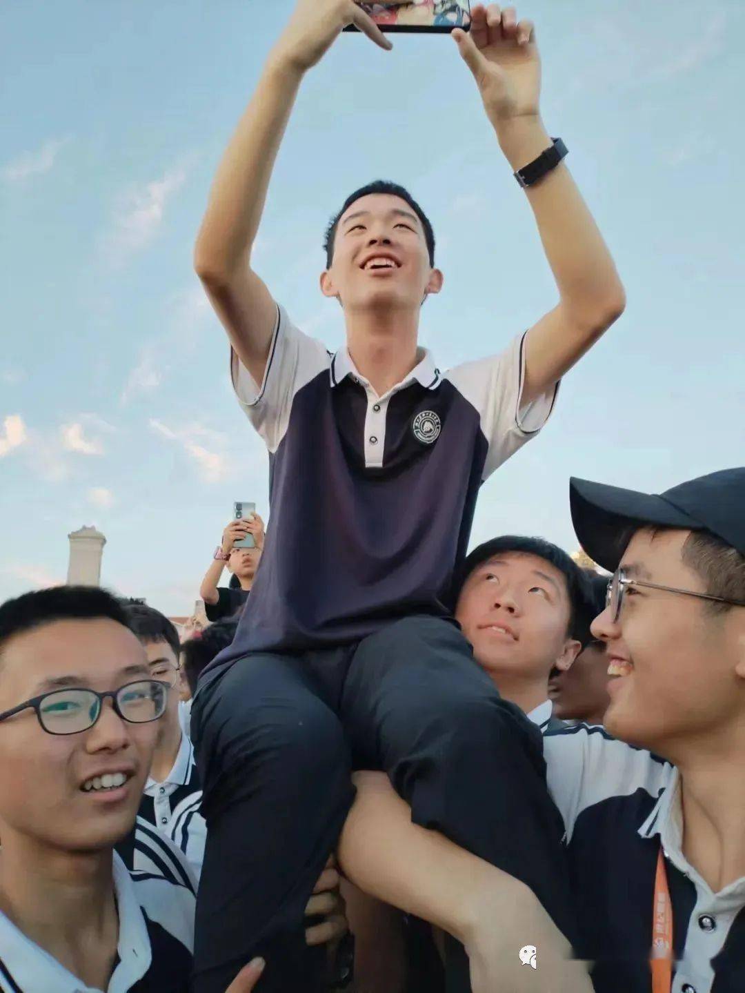 百人研学沪杭 七十荣华筑梦杭研学夏令营7月5日下午,近百名衢