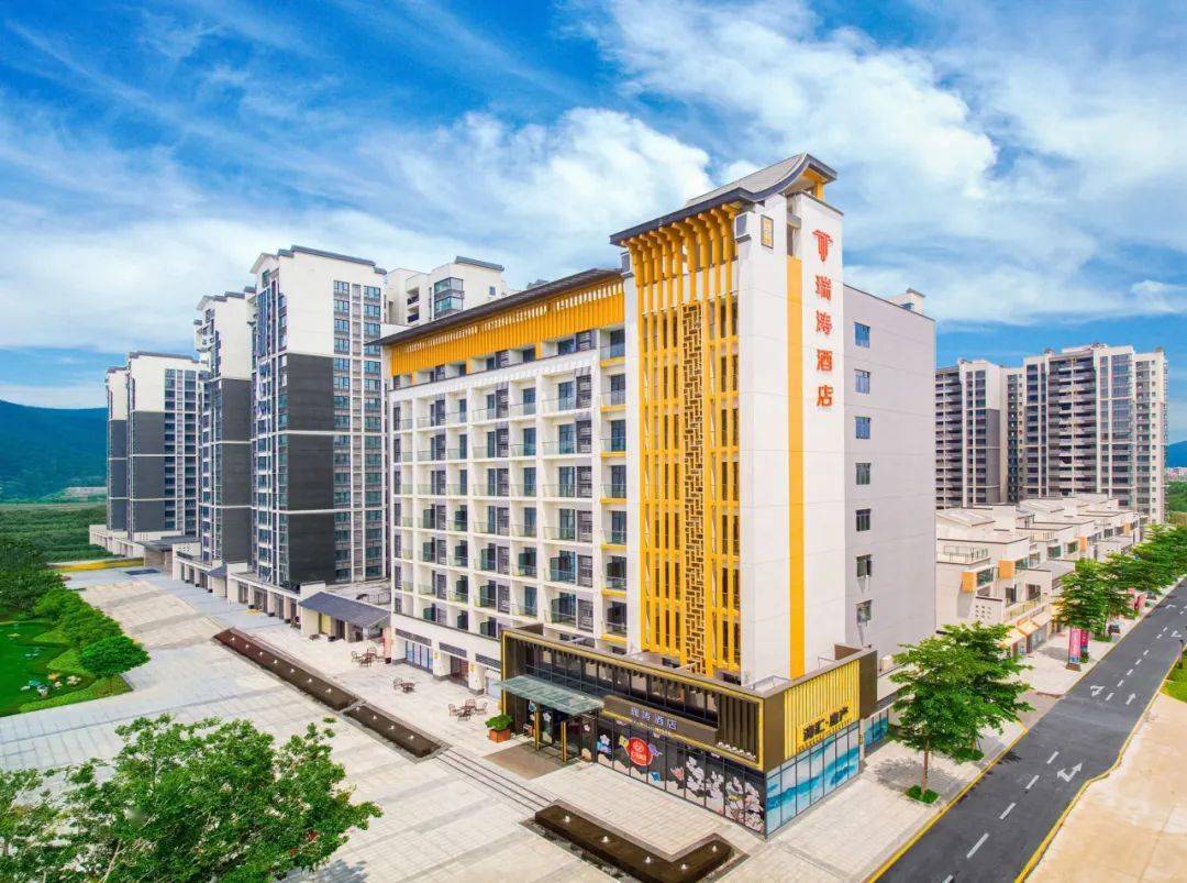 畅玩肇庆好山好水好风光,2大1小住肇庆鼎湖山旁酒店,自助早餐 送水上