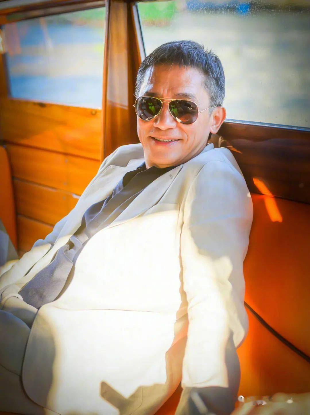 梁朝伟领取第80届威尼斯电影节终身成就金狮奖!_合作_亚洲_全球