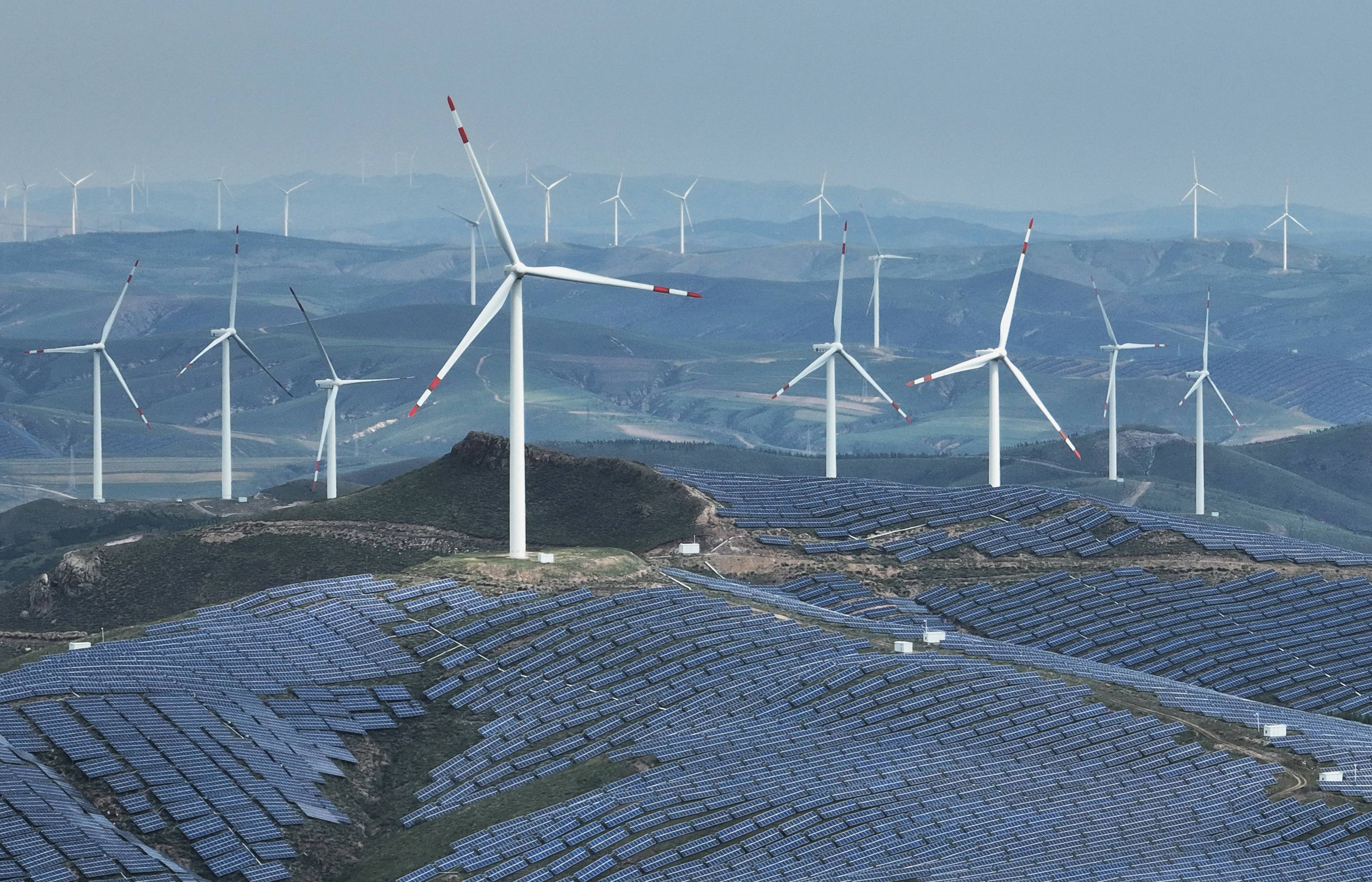 近年来,河北省承德市大力推进清洁能源开发利用,推动风电和光伏发电等