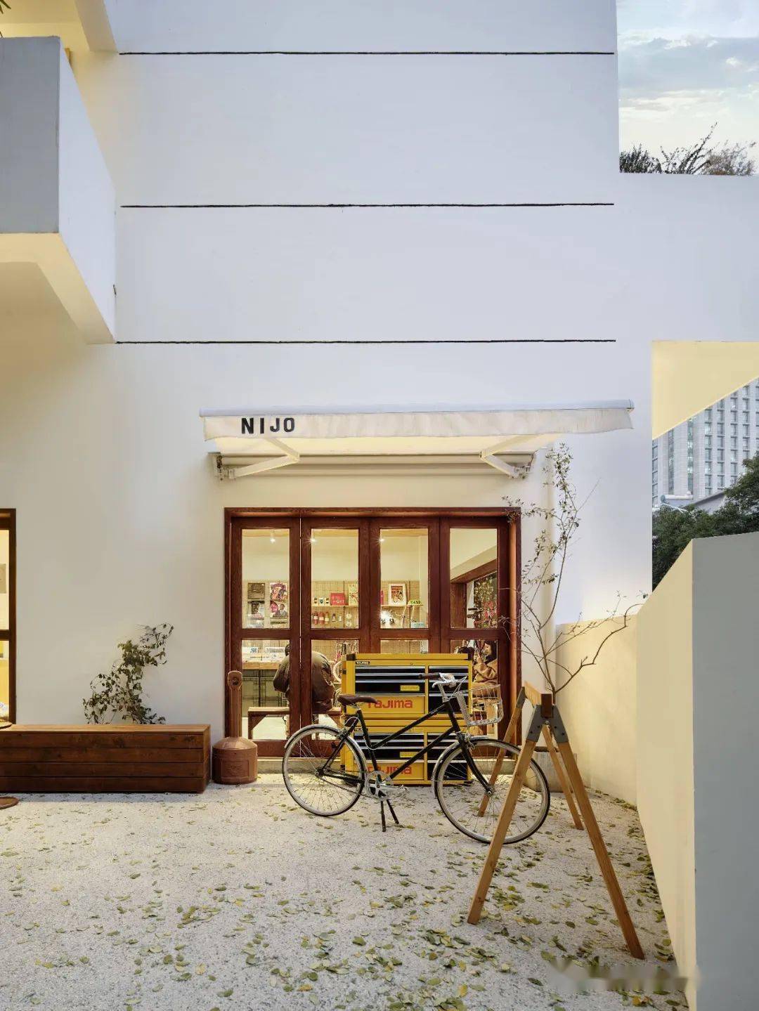 杨明洁作品"云"被法国蓬皮杜艺术中心永久收藏,b&o携手法拉利推出新品