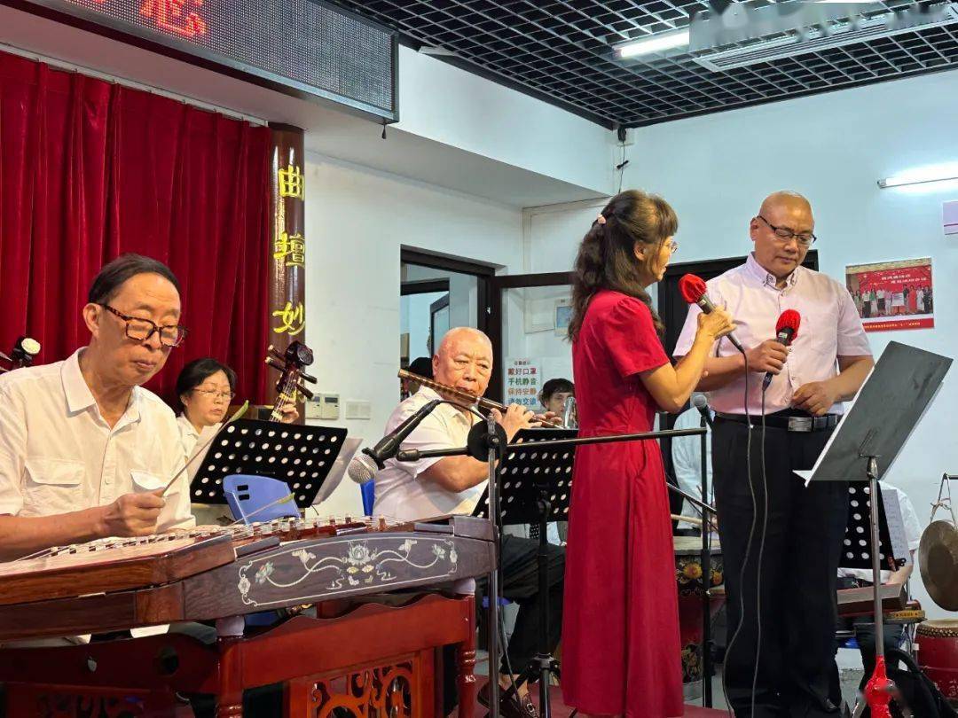 家和演奏者自编自创,已积累了数百首有别于"谱子"与"过场曲"的乐曲,如