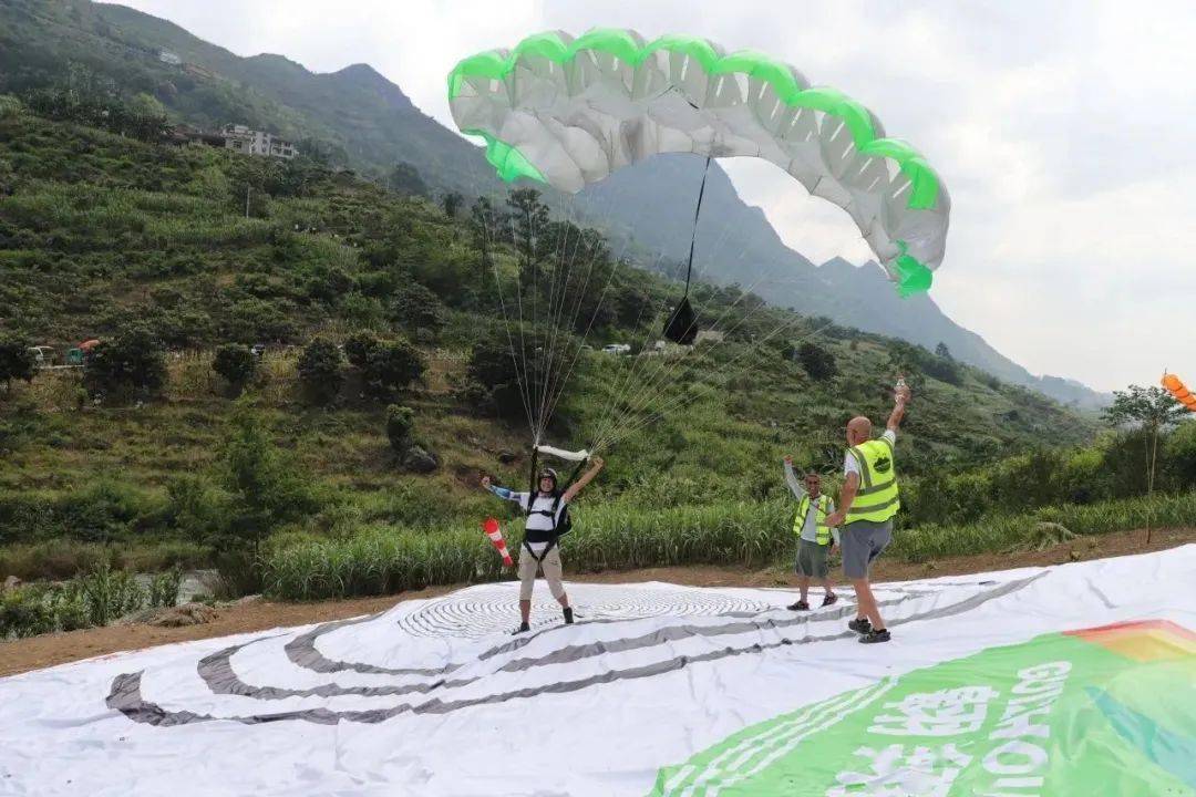 坝陵河大桥2019年,坝陵河大桥打破了澳门塔的纪录,以370米的高度成为