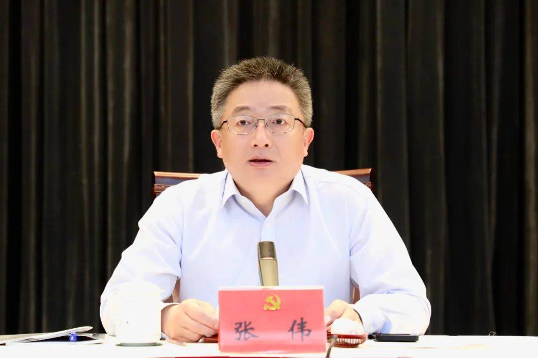 长宁区委书记,区委巡视整改工作领导小组组长张伟出席会议并讲话