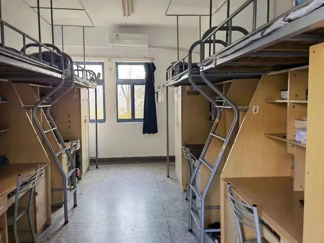 丁家桥校区丁家桥校区位于南京市鼓楼区丁家桥87号,曾是国立中央大学