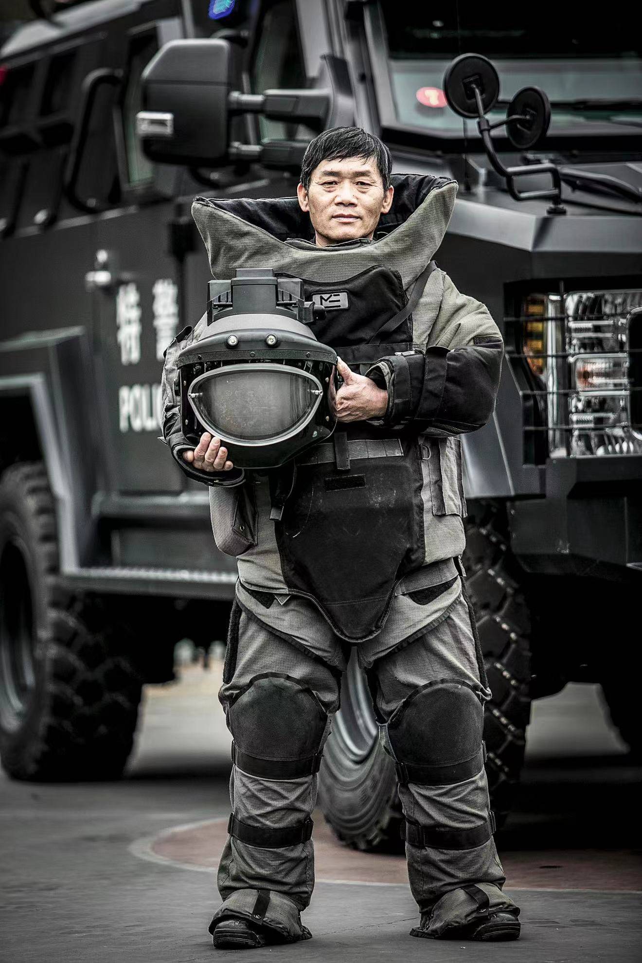 江苏“最美退役军人”罗金芳:生死线上的排爆尖兵_老罗_处置_工作