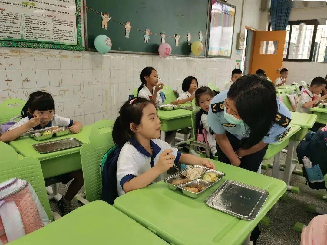 护航秋季开学第一餐,直播走进古一小学食堂_检查_工作_进行
