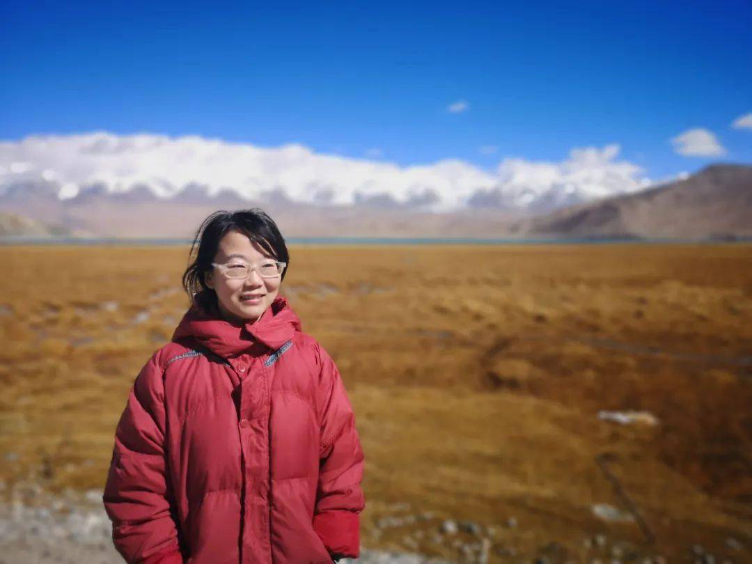 而在新疆阿勒泰,草原腹地深处,也有一位女作家,记录下她在北疆随牧民