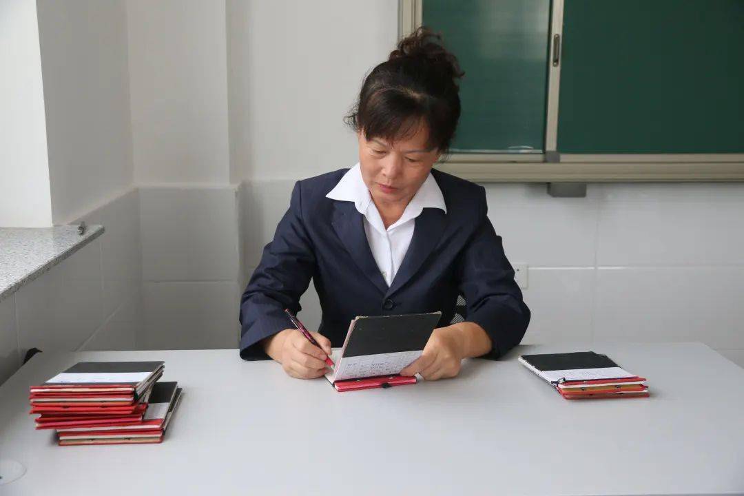 有人曾经问过董晓玲,为什么能够三十年如一日坚守地在特殊教育事业上