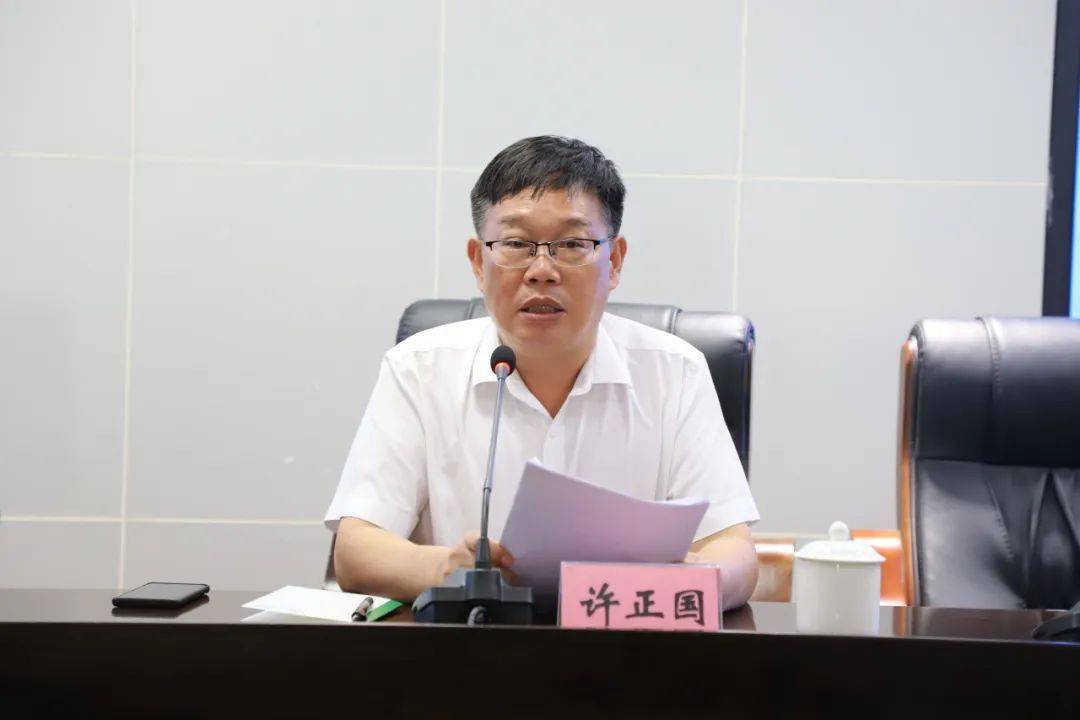 县委教育工委书记,县教委主任许正国反馈了市教委第三督导组对巫溪