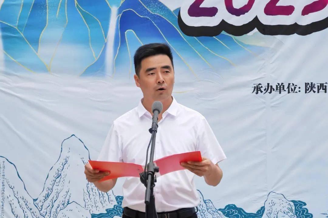 眉县人民政府副县长李倩致辞陕西省体育局二级巡视员吴予兴宣布活动