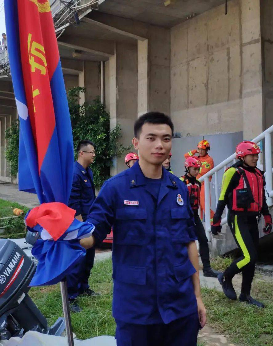 玉林消防5名消防员光荣退队_救援_仪式_感言
