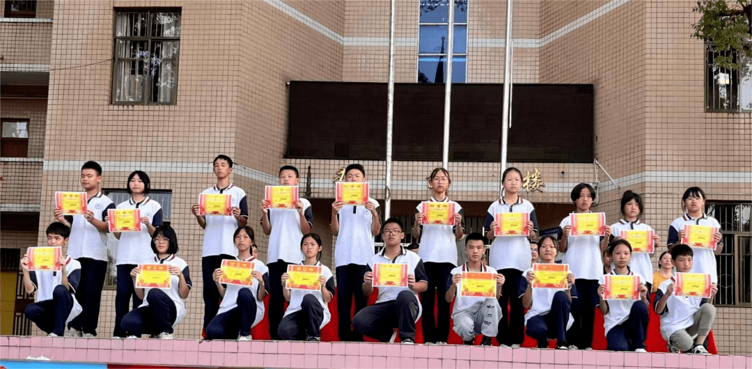 秀山官庄初级中学举行新生入学教育汇报展演_文明_成果_传奇