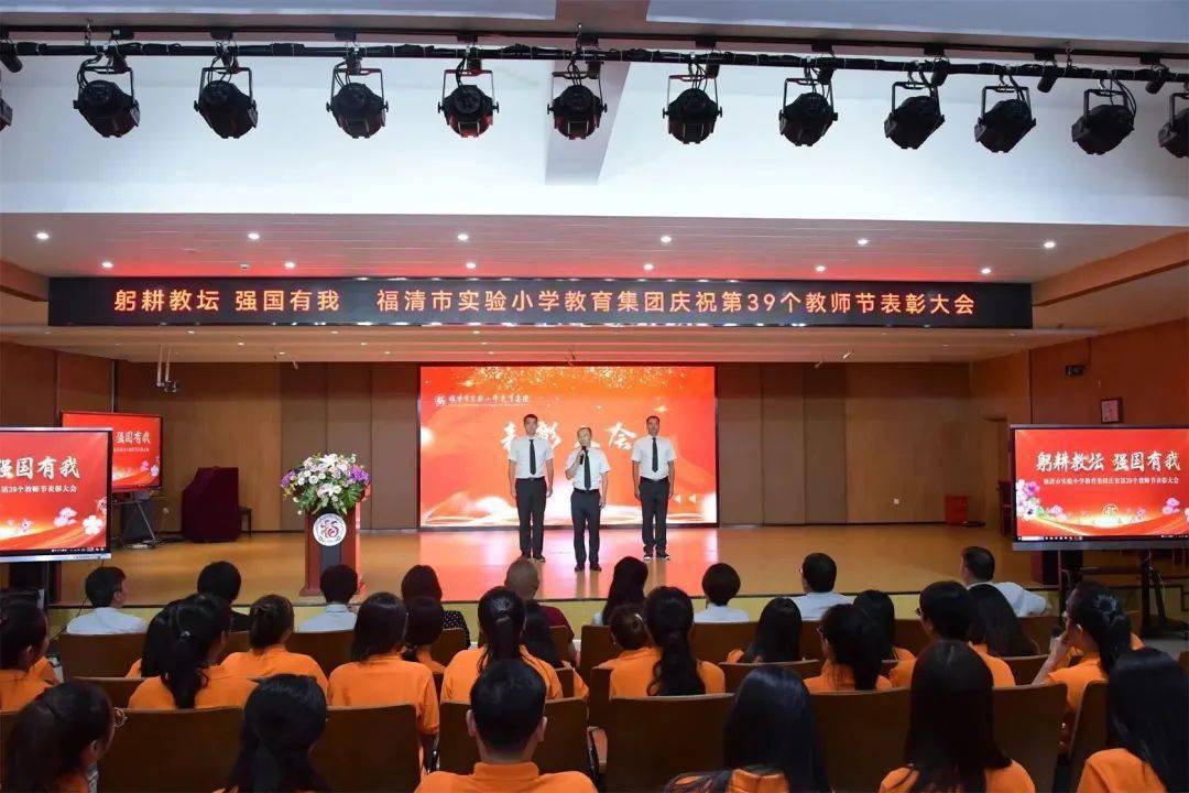 音乐组李晨静老师,数学组杨君老师作为新生代的代表分享成长故事,见证