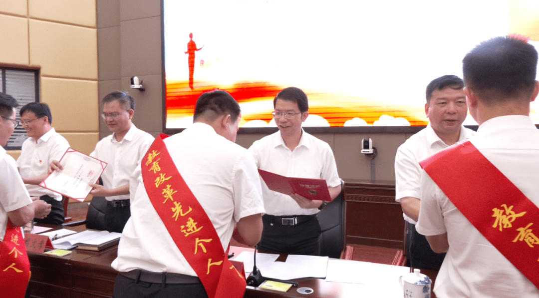 会昌县庆祝第三十九个教师节表彰大会召开_教育_发展_全县