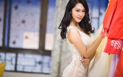 身材大致分为6型矩型上下身一样宽,虽瘦却没有该有的凹凸曲线;勺子型