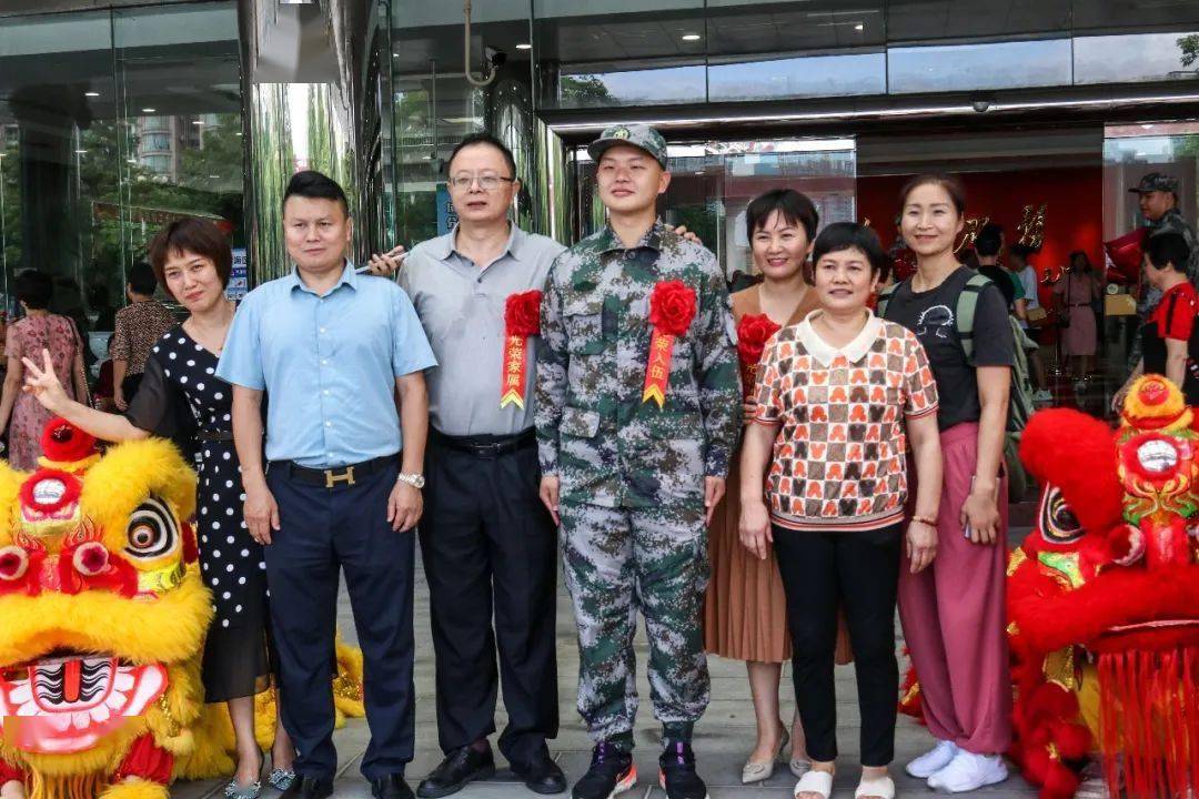 桂城48名热血青年逐梦军旅!多图直击→_社区_新兵入伍_佛山市