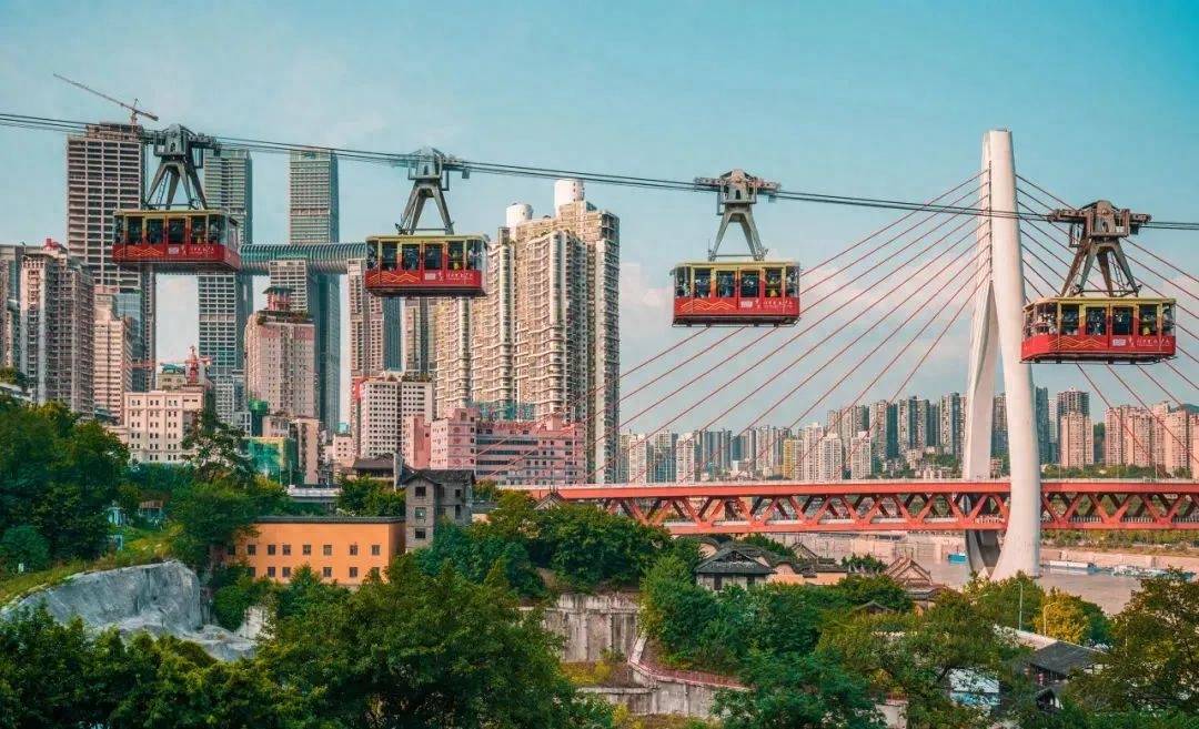 公路的绝美风光顺便在滇池体验最直接的味觉之旅喝上一杯普洱茶吃过桥