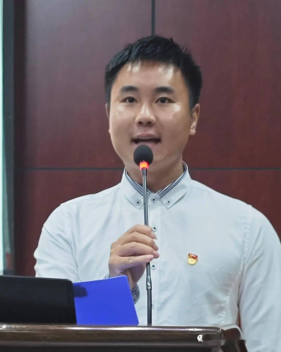 衢州二中党委书记翁胜华,校长王飞,衢州风华学校校长蓝建龙,衢州博文