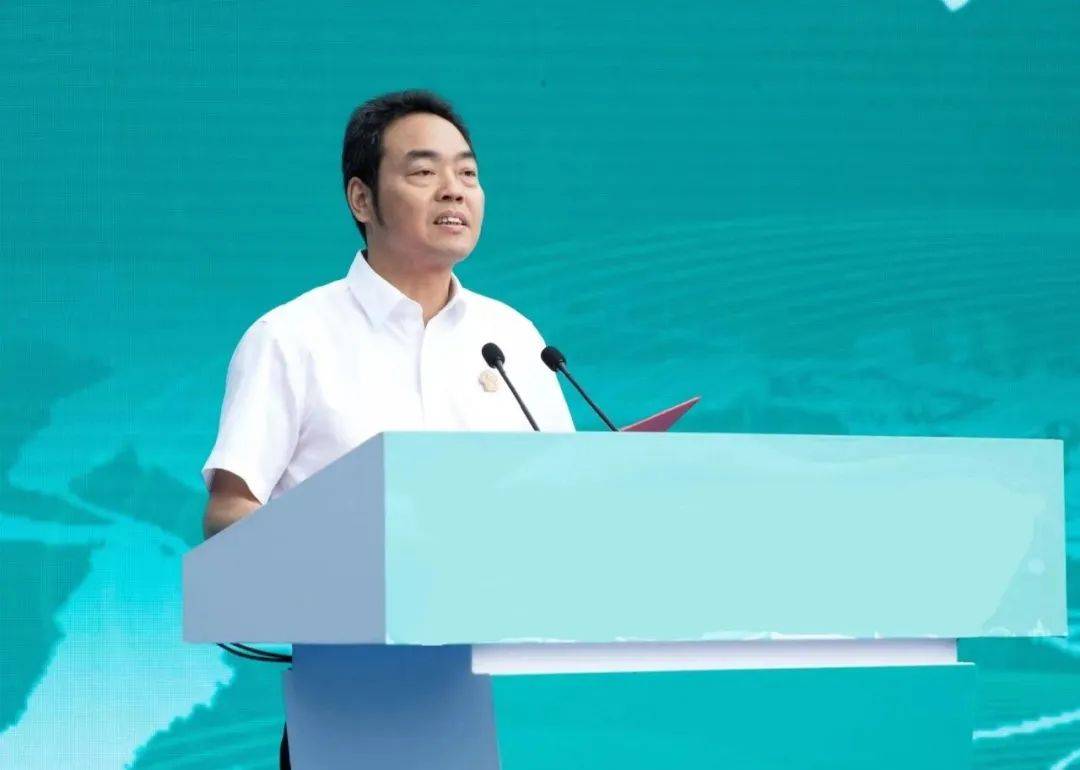 云和县委书记李忠伟致辞会议晚宴上,云和县委书记李忠伟在致辞时特别