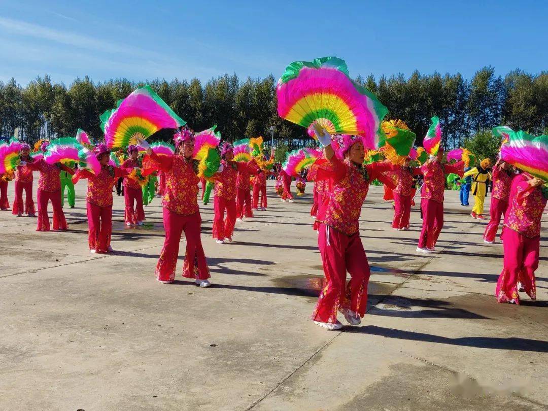 【县区动态】依安县中心镇举办"欢庆迎丰收 砥砺向前行"秧歌舞比赛