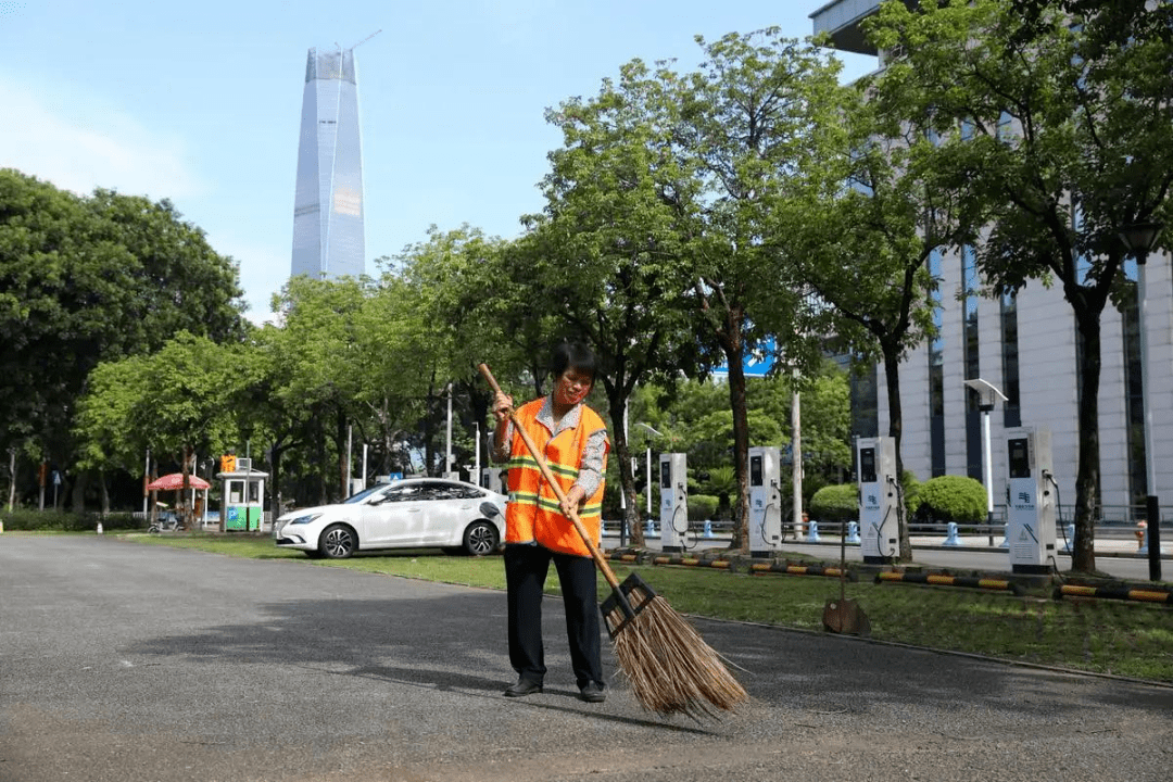 扫大街第一人称图片图片