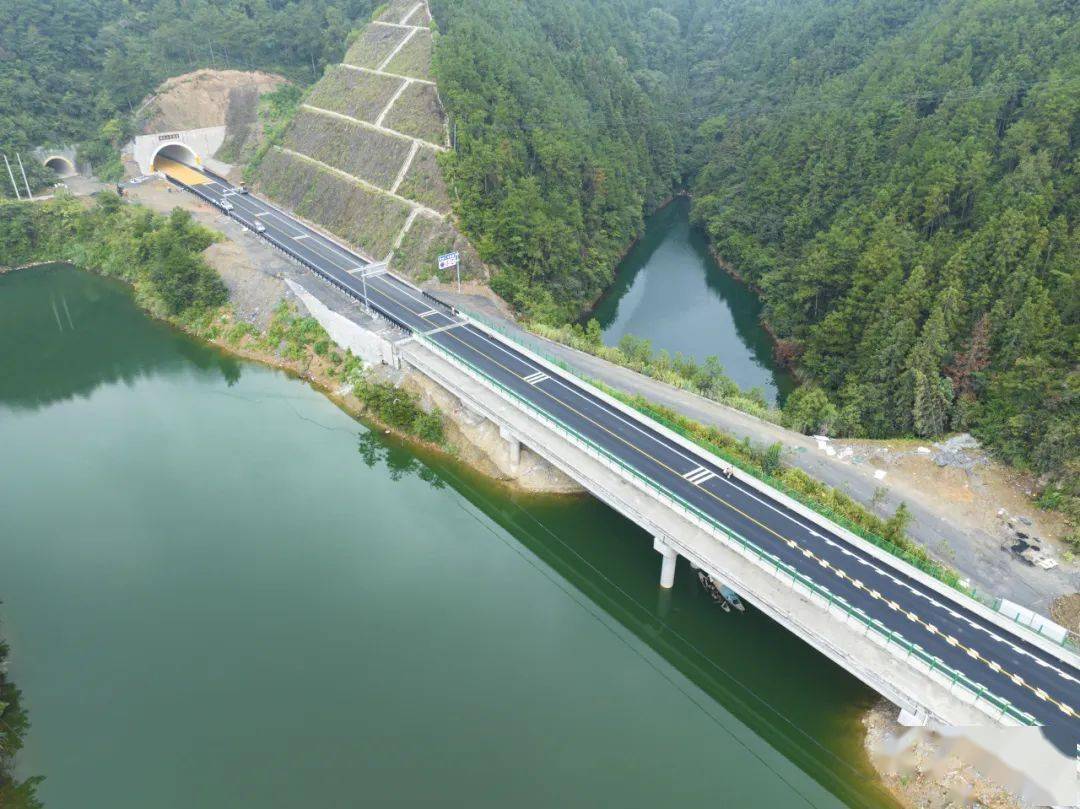 330国道淳安千岛湖大桥至临岐段改建工程完善了区域国省道路网布局