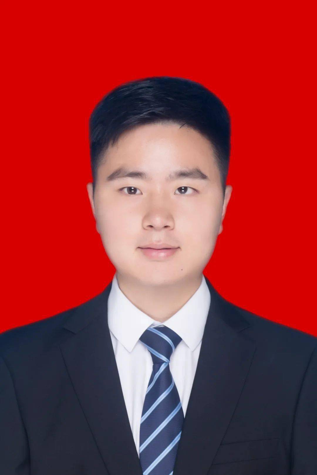 男,汉族,1988年11月生,研究生学历,中共党员,现任金溪县委常委,副县长