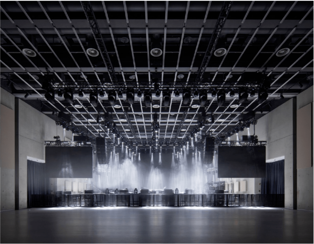 拉来两卡车音响开了家千人规模livehouse_演出_场地_舞台