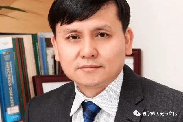 从时代人物看新冠疫情——“硬核医生”张文宏_人们_病毒_社会活动