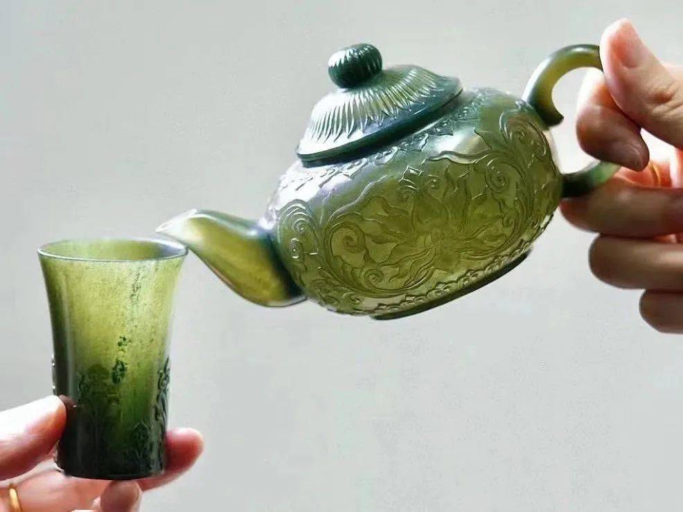 文物有声 | 中华缠枝纹薄胎玉壶_碧玉_历史_作品