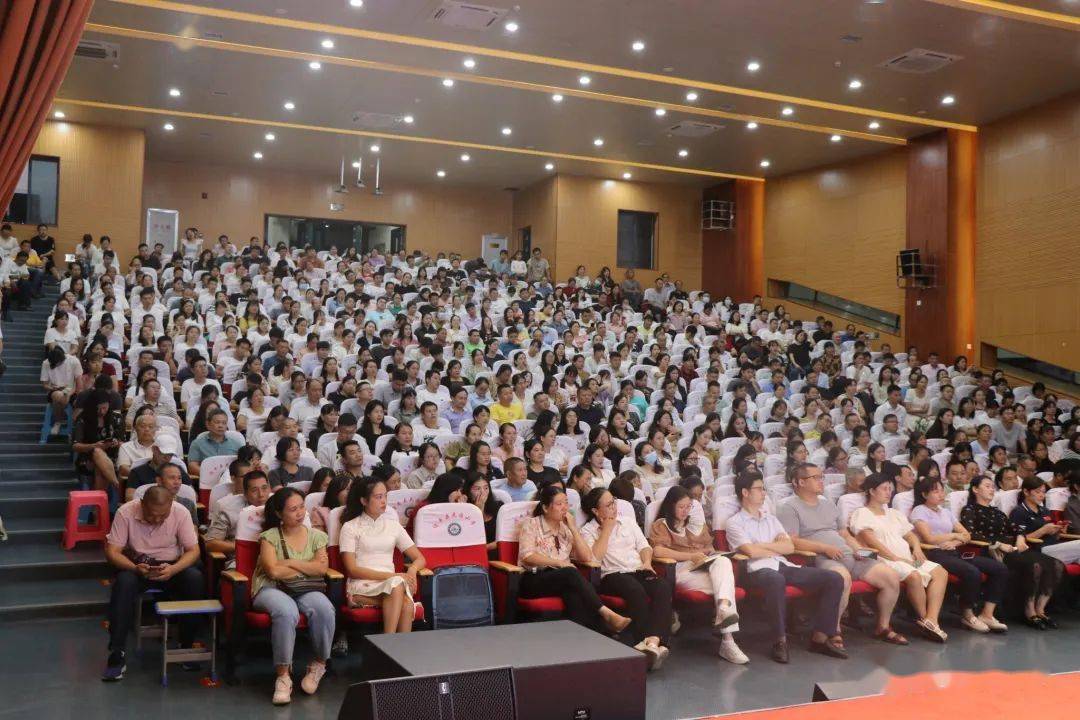 信丰县"校家社协同 育时代新人"家庭教育活动走进花园小学_家长_孩子