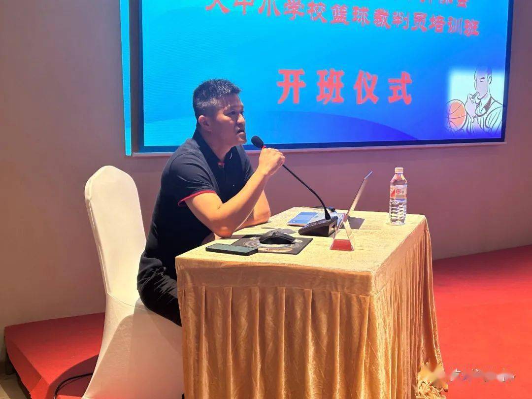 阮志勇徐 滨王卓平冯佳杰培 训 现 场体 能 测 试 现 场