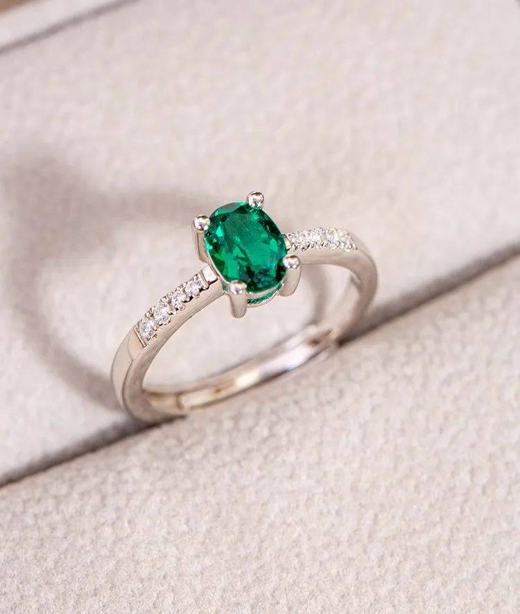 戒指_绿宝石_自然环境