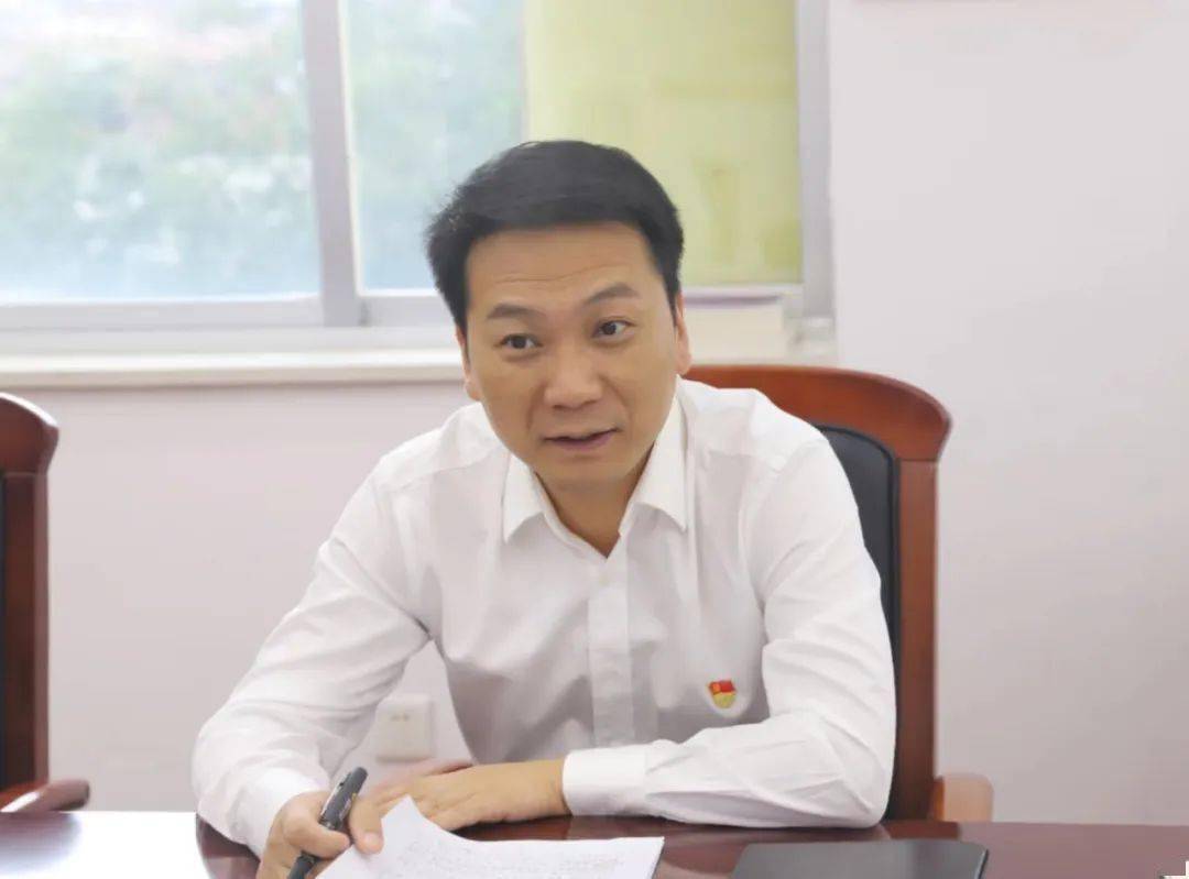 会上,湘潭天易农商银行党委副书记,行长肖石清就该行乡村振兴,服务