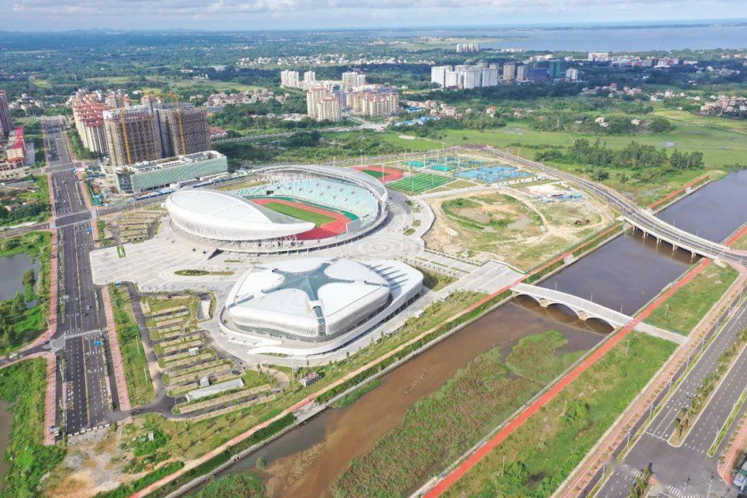 拍客|万宁体育广场航拍图_项目_市民_健身