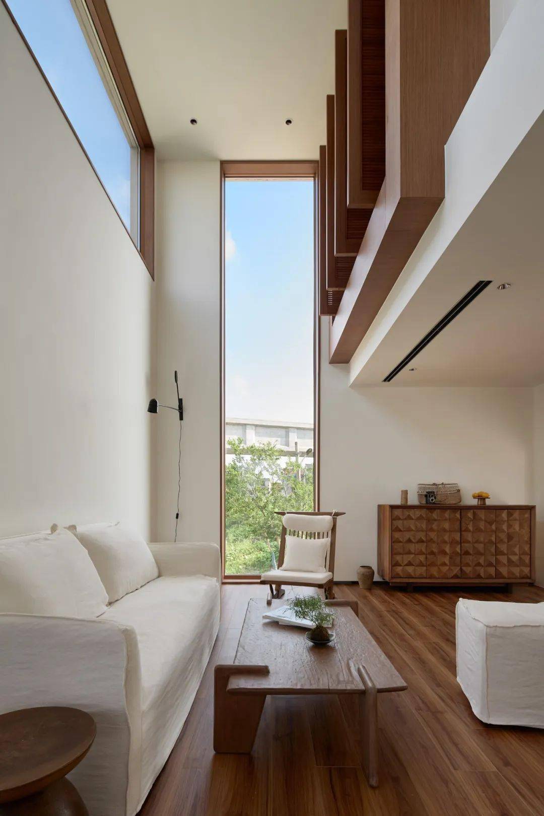 室内的窗08陈子茜▼二层书房与转角窗08朱清言▼二层半的窗口08