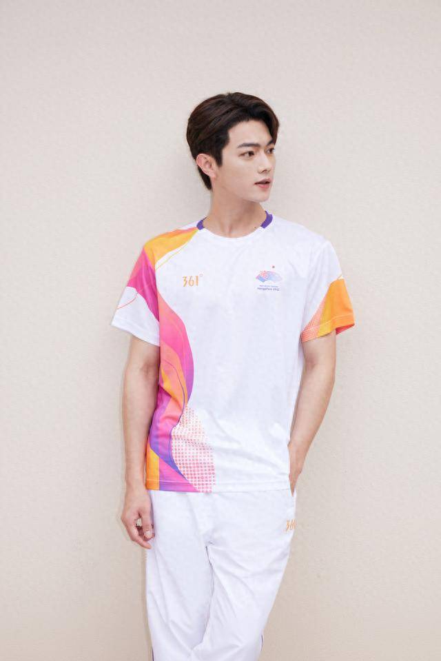 许凯8年赚了多少钱_片酬_杭州_妈妈