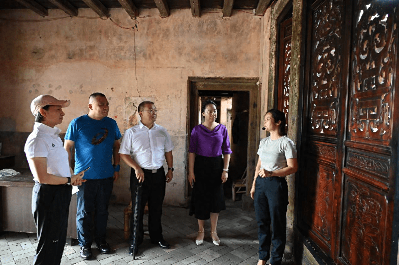 活动后,王晓蓉携民建福田总支一行,赴和平县林寨镇和大坝镇,调研乡村