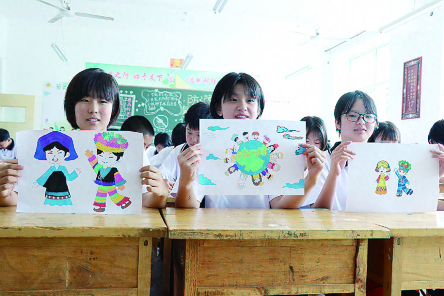 民族团结 手足情深 卢龙县开展民族团结进步宣传教育进校园活动_中华